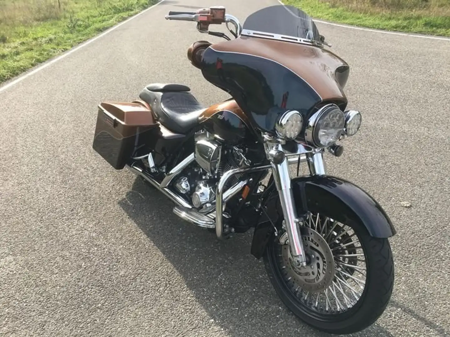 Harley-Davidson Street Glide Hnědá - 2
