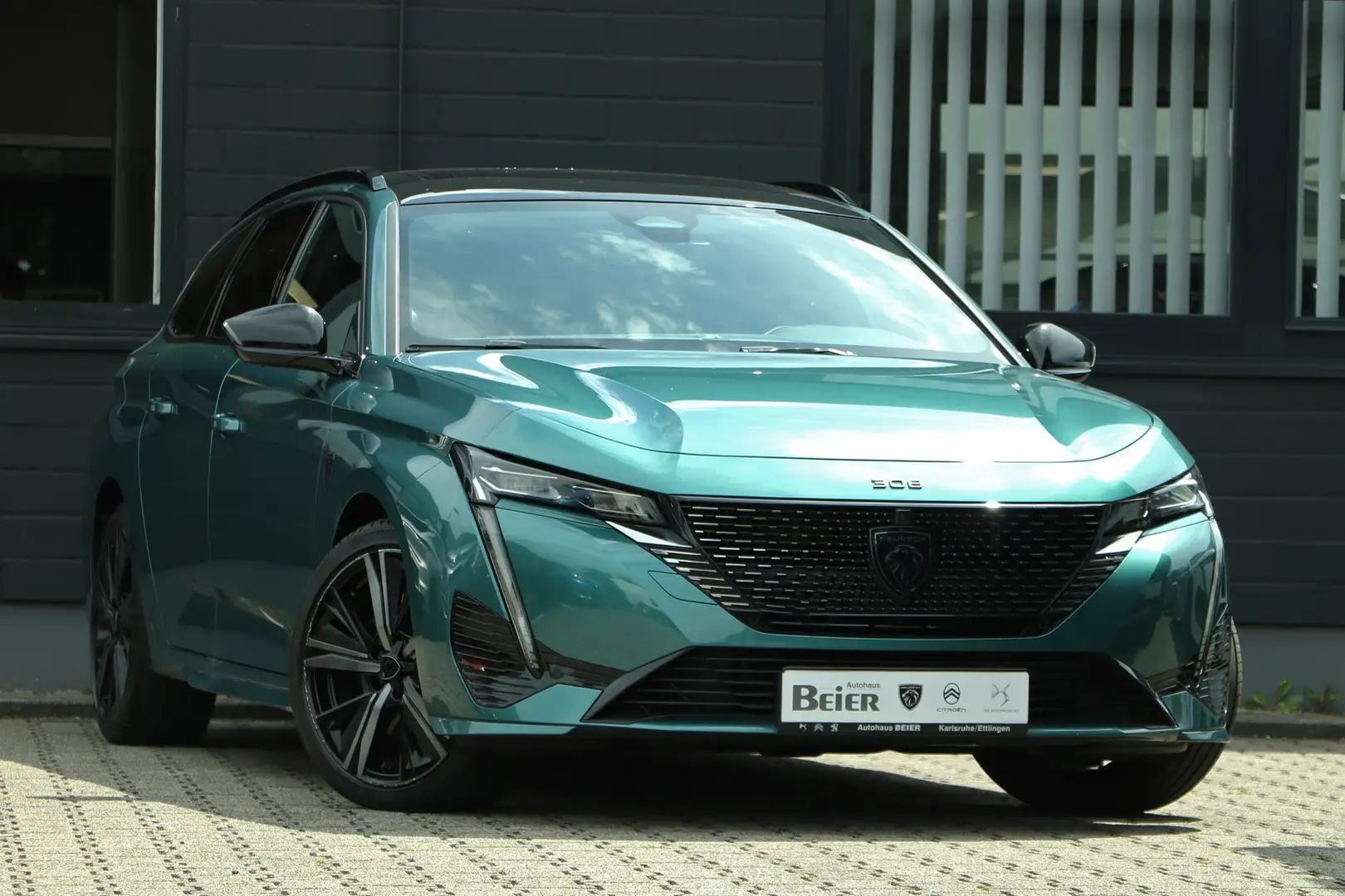 Peugeot 308 SW Hybrid 225 SW GT Pack Pano/ Focal Sound-System/ Blau - 2
