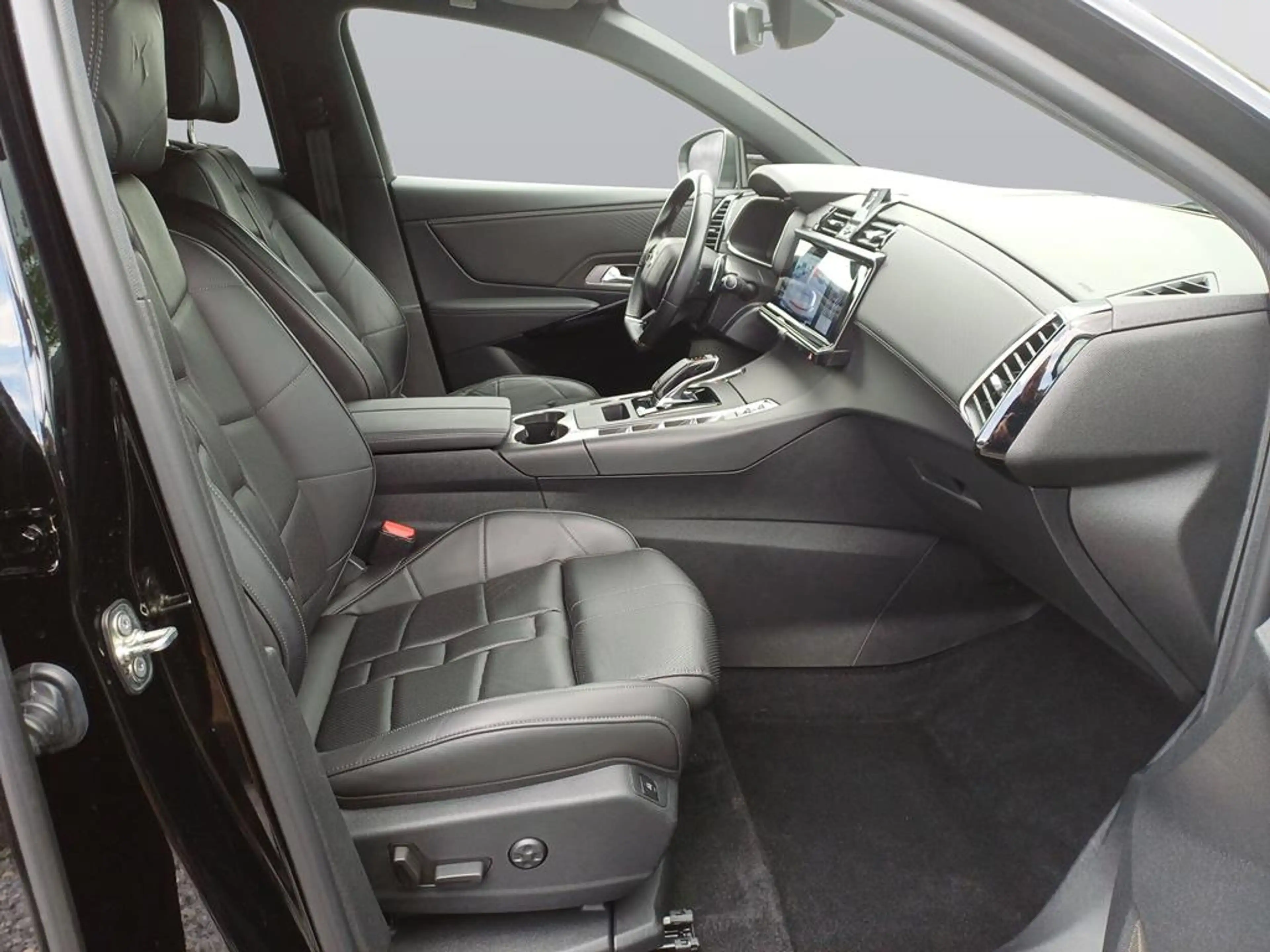 DS Automobiles DS 7 Opera — photo 11