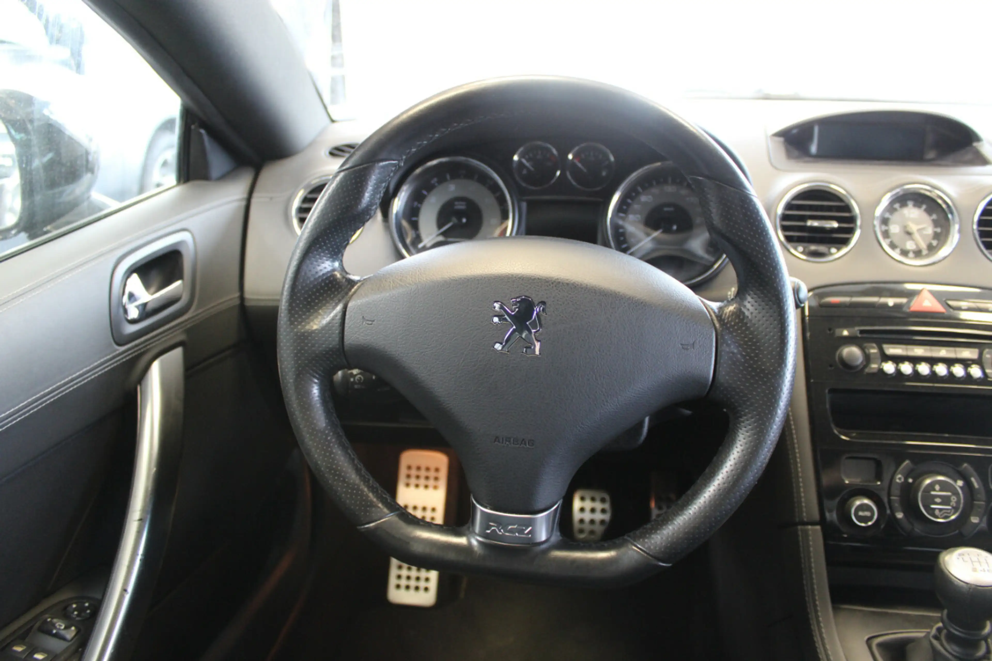 Peugeot RCZ 1.6 200 THP — photo 9