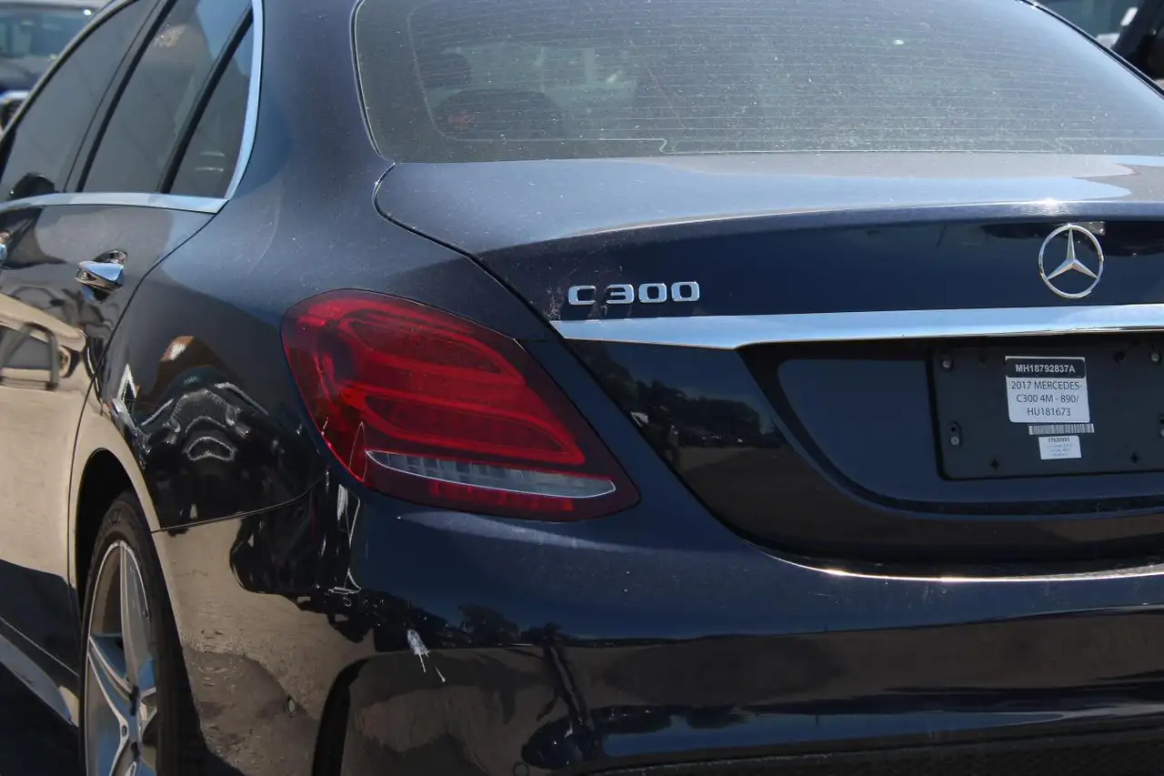 Mercedes-Benz C-Class снимка Mercedes-Benz C-Class