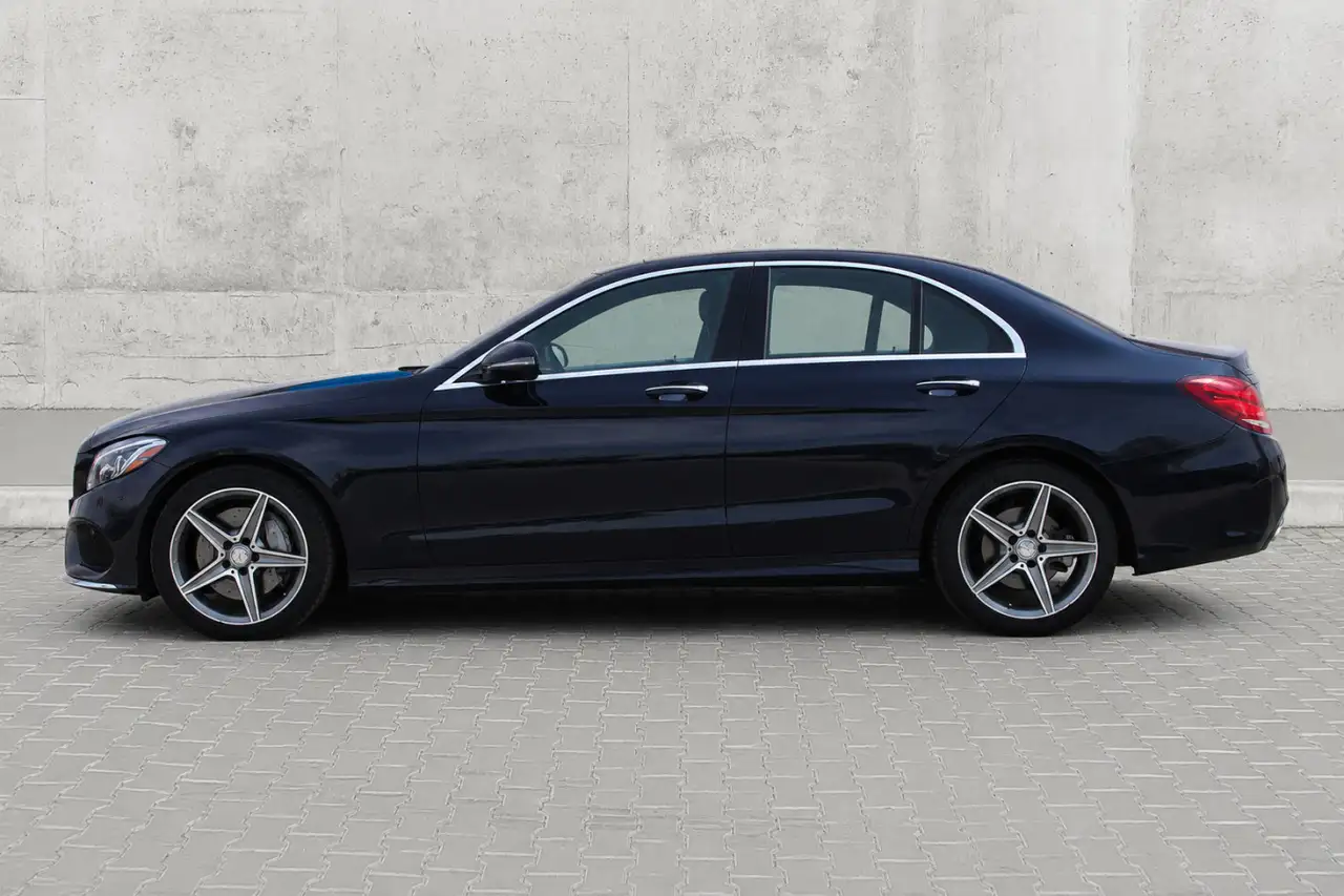 Mercedes-Benz C-Class снимка Mercedes-Benz C-Class