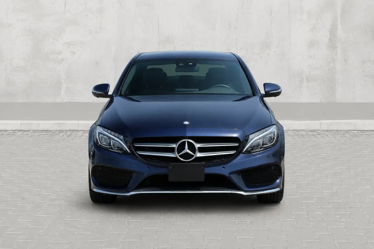 Mercedes-Benz C-Class снимка Mercedes-Benz C-Class