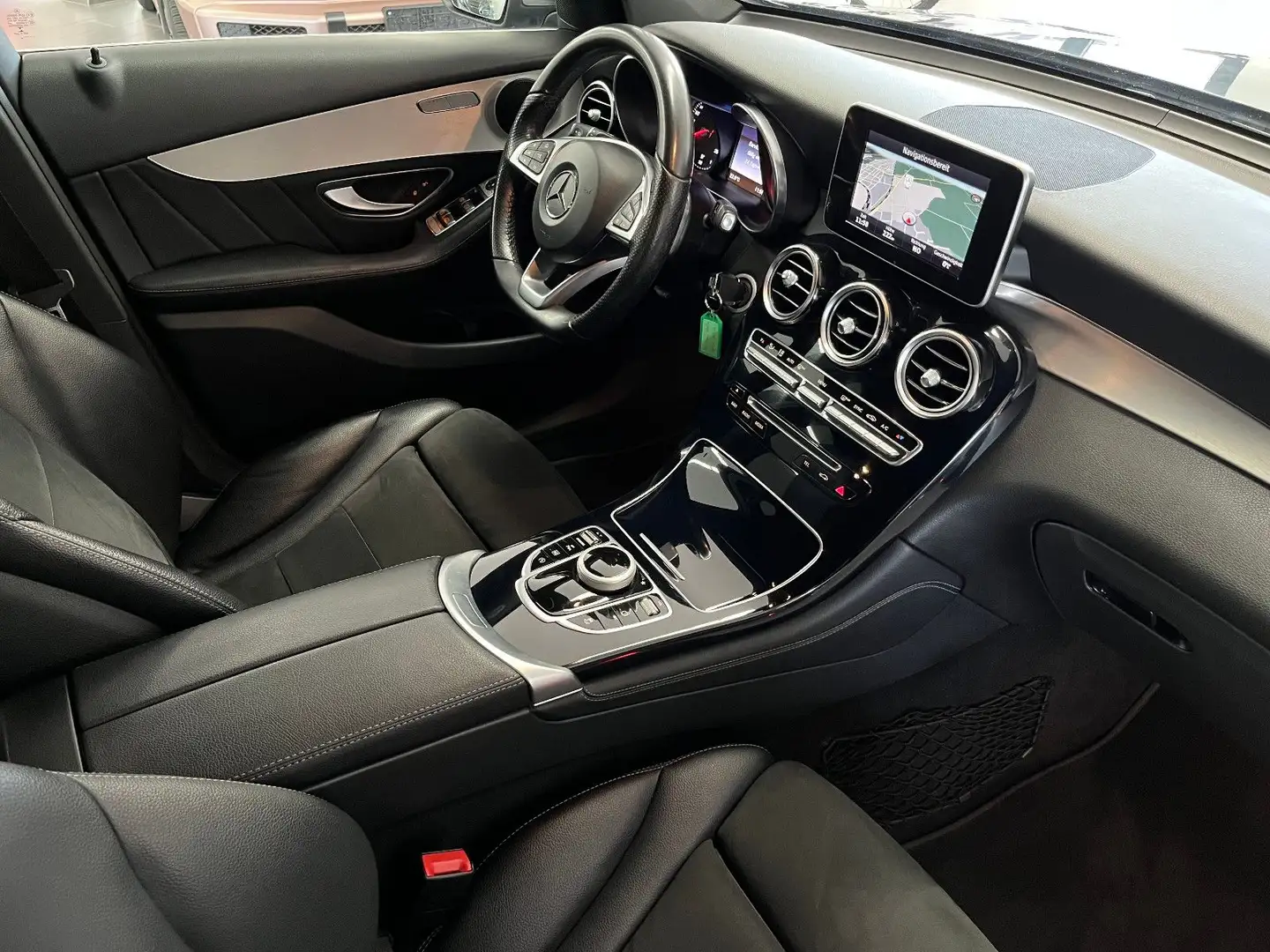 Mercedes-Benz GLC 220 d 4M AMG Line Navi/LED/AHK/el.Heckklappe Grau - 2
