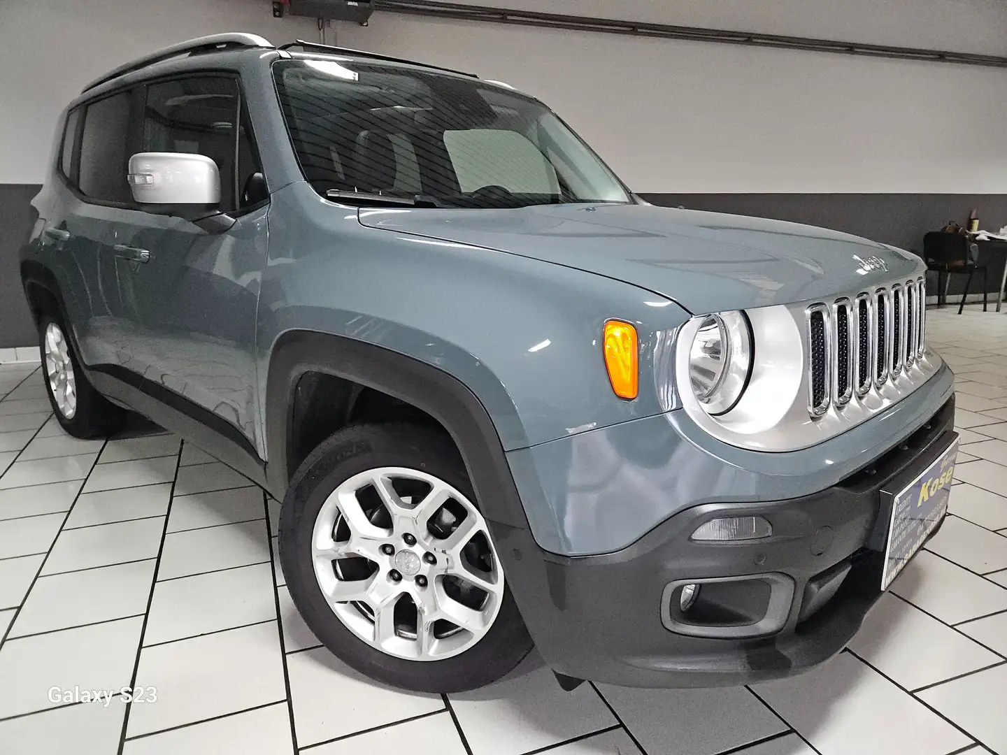 Jeep Renegade 14Turbo 4x2/CUIR/NAVI/TOIT OUVRANT NON FONCTIONNEL Grijs - 1