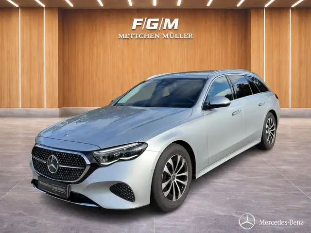 Mercedes-Benz E 220 d T AVANTGARDE+DISTR+KEYG+360+DIGILI+MEMOR Navi/Distronic/Keyless Go/Autom./Klima/Park Assist./Sitzhzg./Dachrel.
