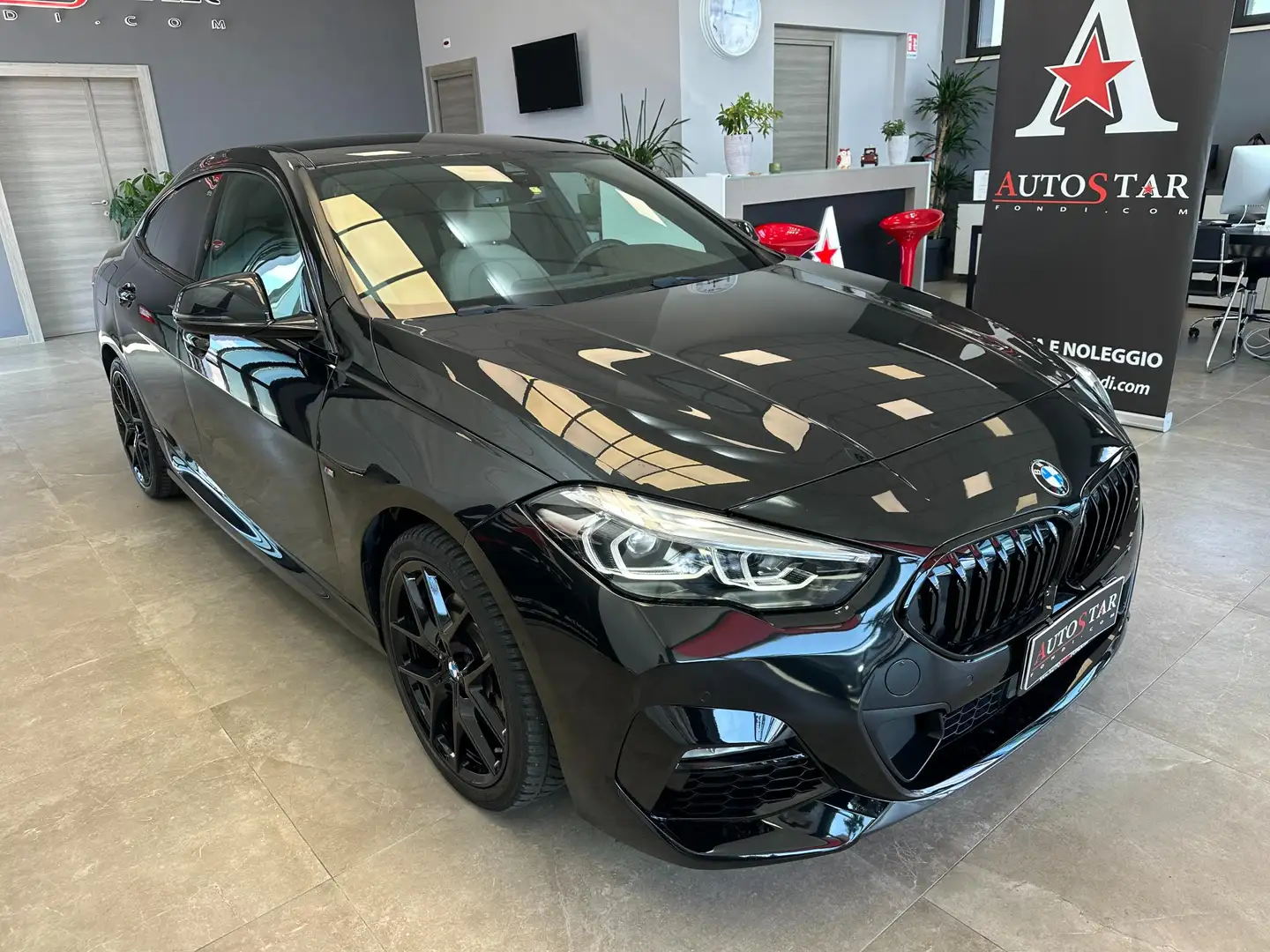 BMW 218 218d Gran Coupe Msport auto Zwart - 2
