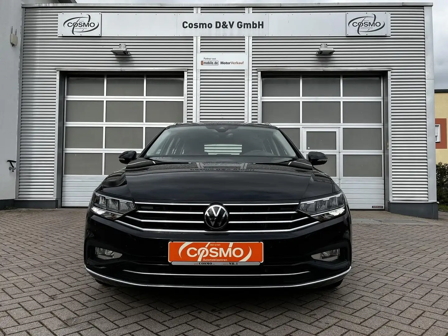 Volkswagen Passat Variant 1.5TSI Elegance Navi+18"LM+Sitzhz Black - 2