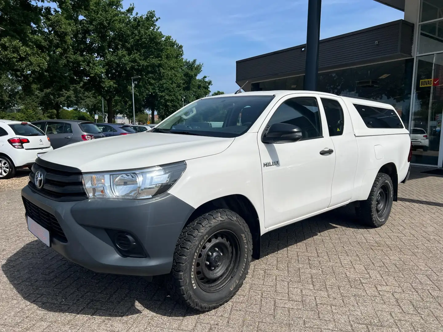 Toyota Hilux 2.4 D-4D-F Xtra Cab Professional Wit - 2