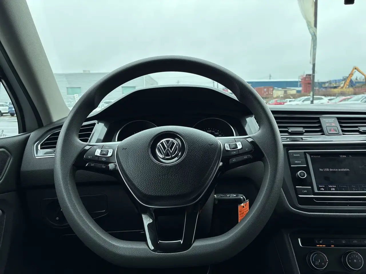 Volkswagen Tiguan снимка Volkswagen Tiguan
