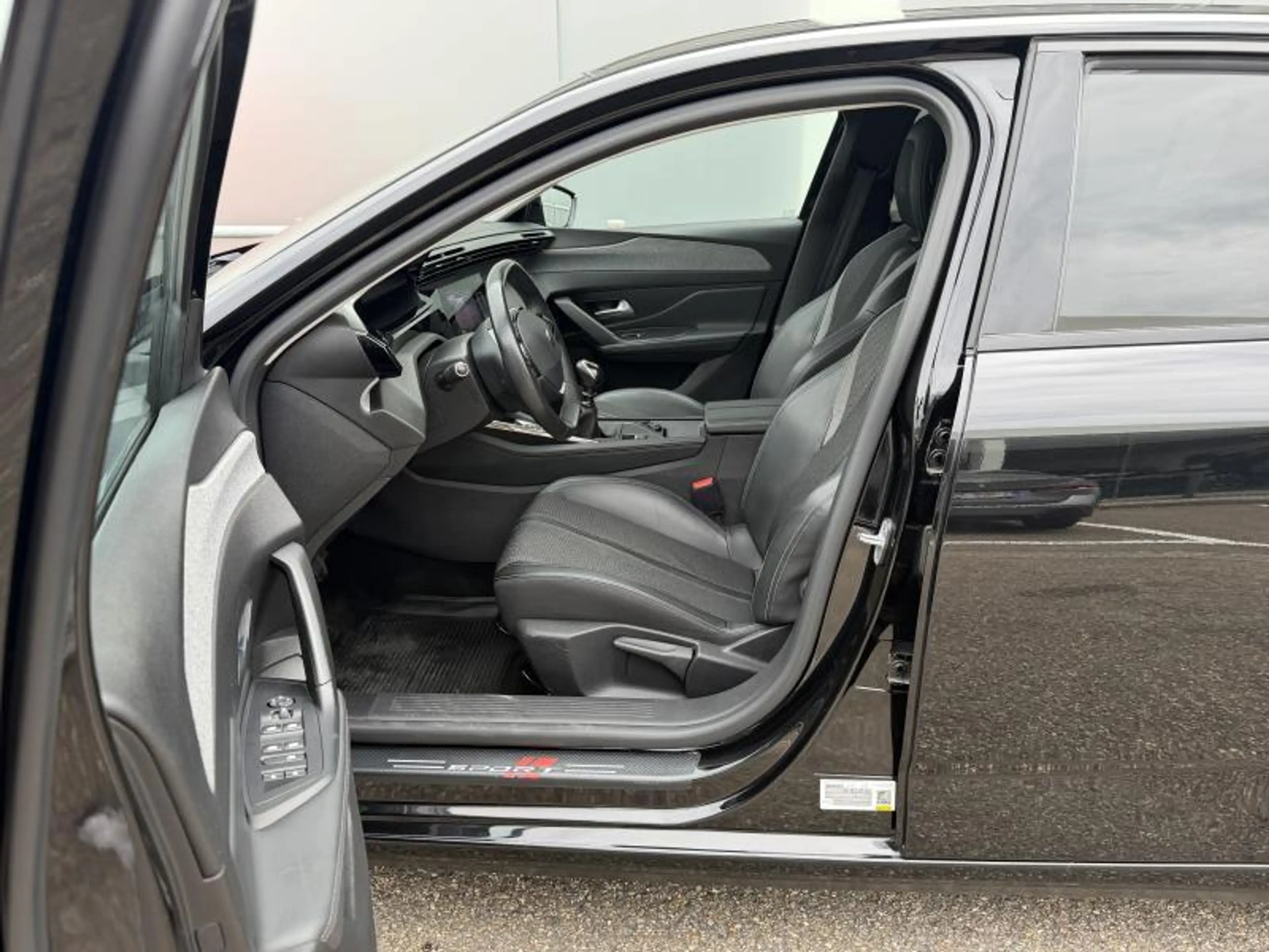 Peugeot 308 III Allure Pack — photo 10