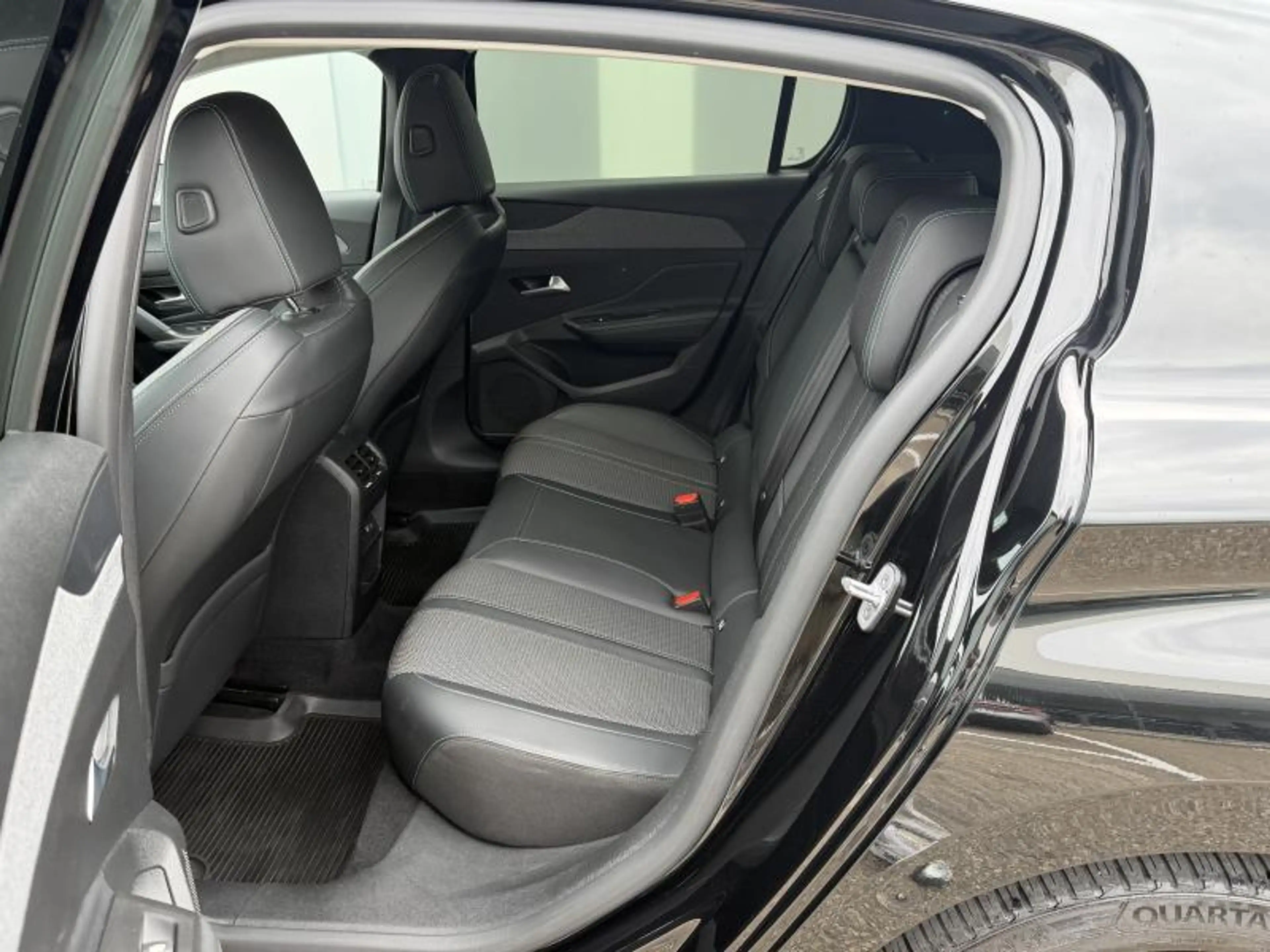 Peugeot 308 III Allure Pack — photo 11