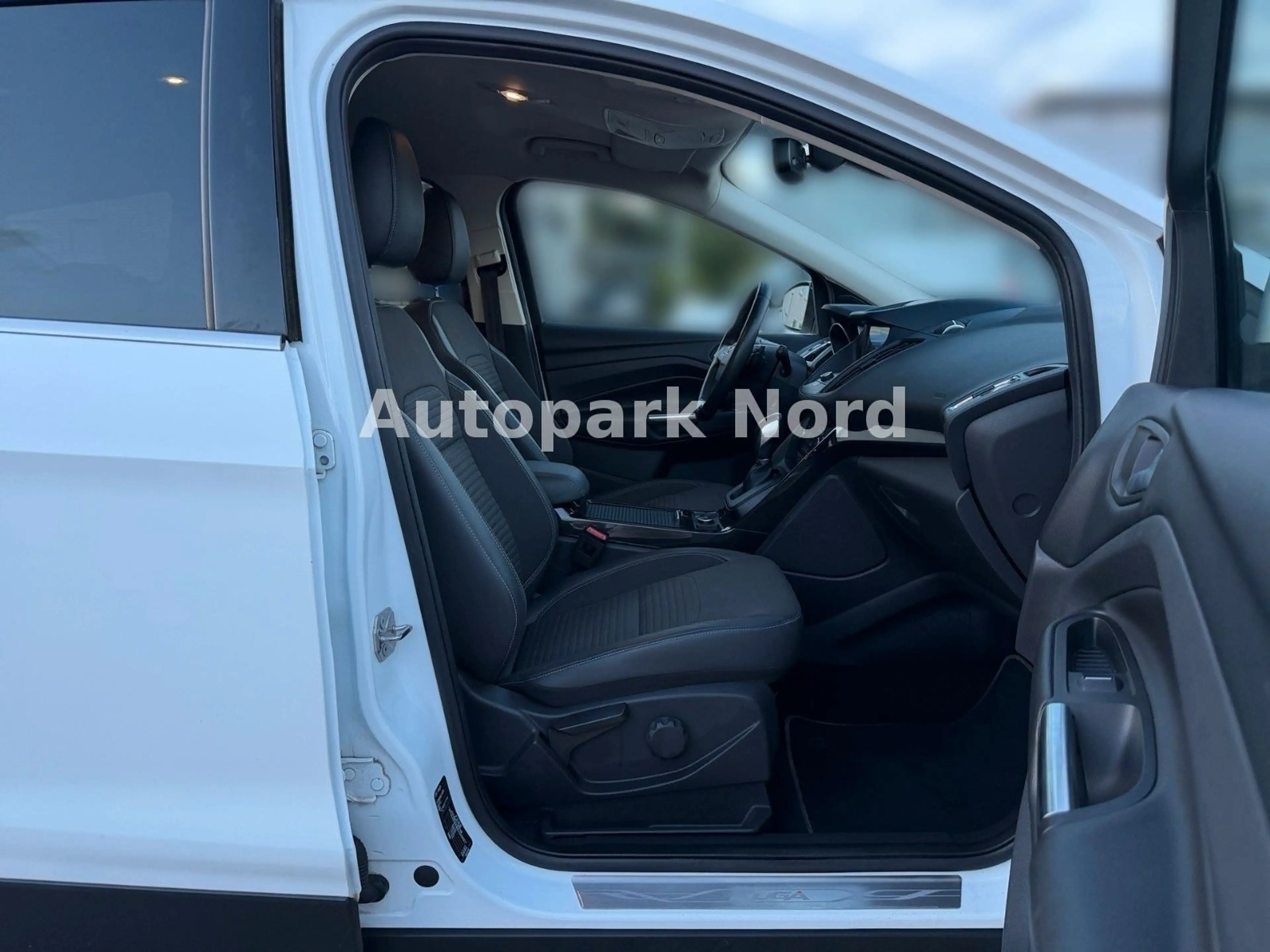 Ford Kuga 4x4 Aut. Titanium/1.HAND/AHK/LED/SHZ/TEMP — photo 12
