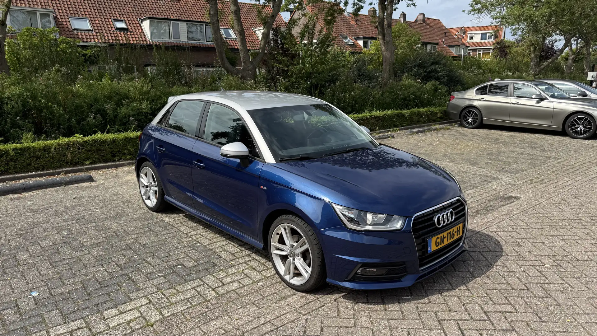 Audi A1 1.0 TFSI ultra Sportback sport Blauw - 1