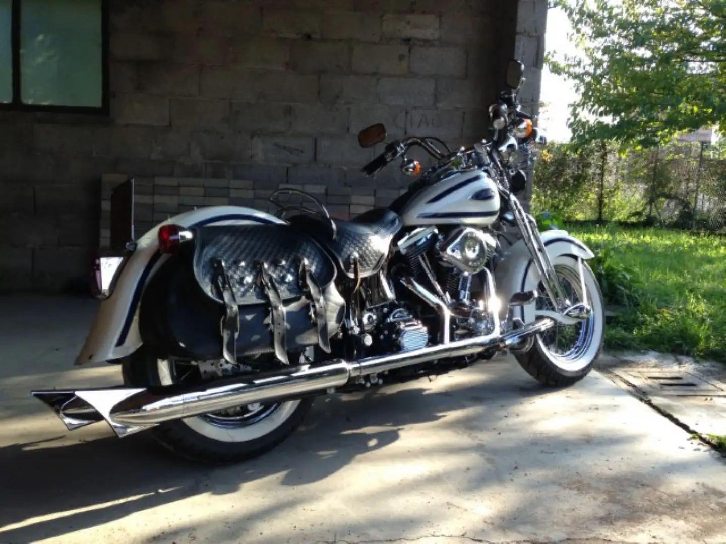 Harley-Davidson Heritage Springer White - 1