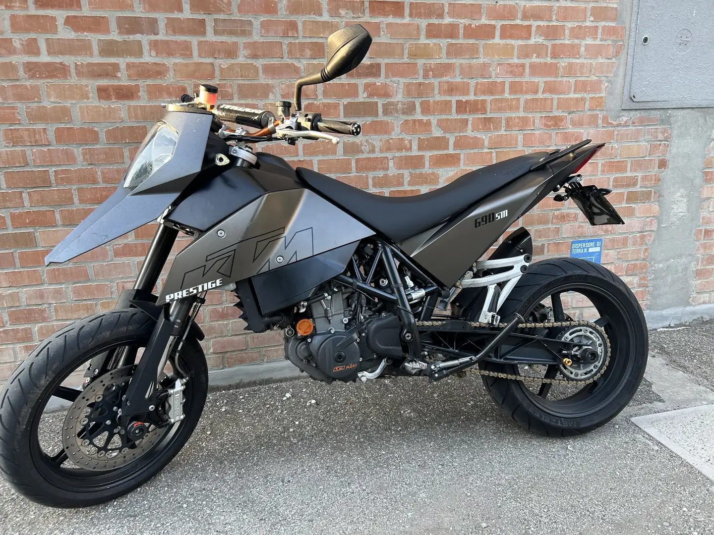 KTM 690 Supermoto Prestige - 1