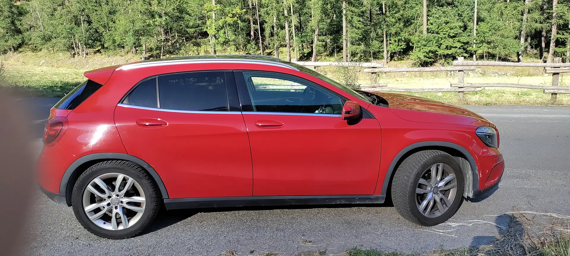 Mercedes-Benz GLA 220 GLA 220 d Enduro 4matic 177cv auto Rosso - 2