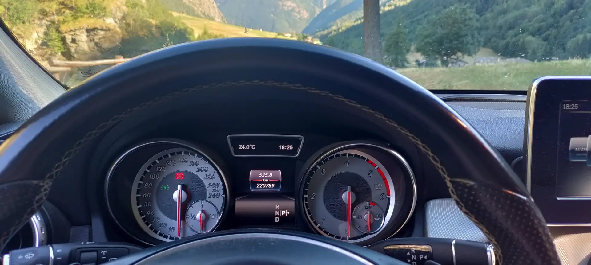 Mercedes-Benz GLA 220 GLA 220 d Enduro 4matic 177cv auto Rosso - 1