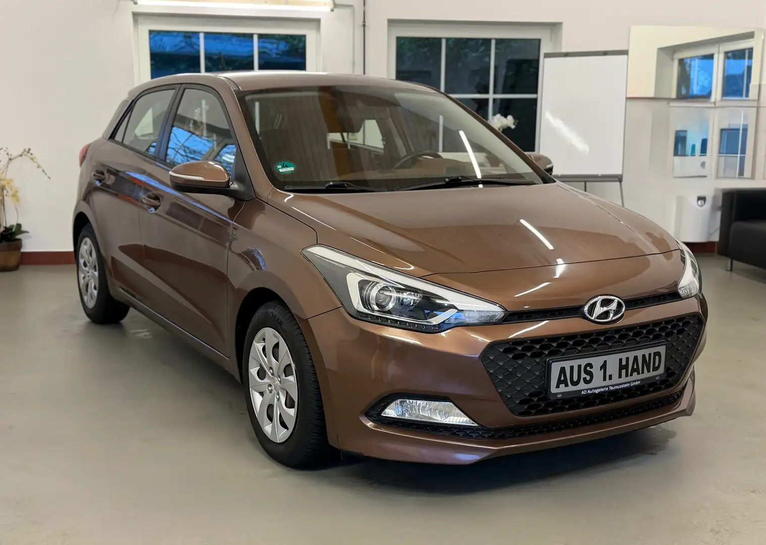 Hyundai i20 Basis Brun - 2