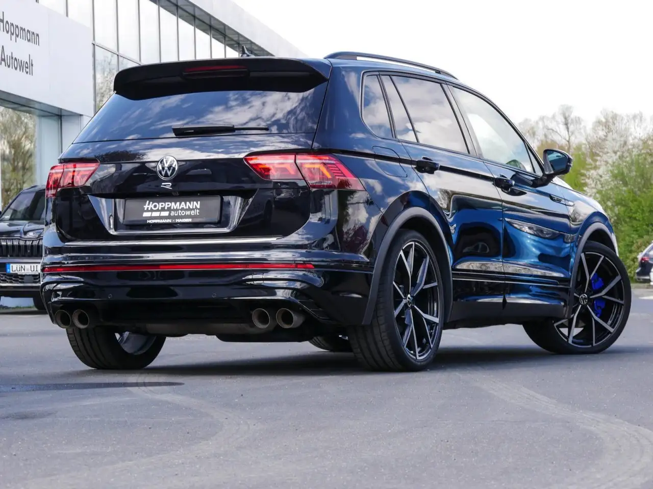 Volkswagen Tiguan 2.0 TSI R AHK Pano Matrix DCC 3