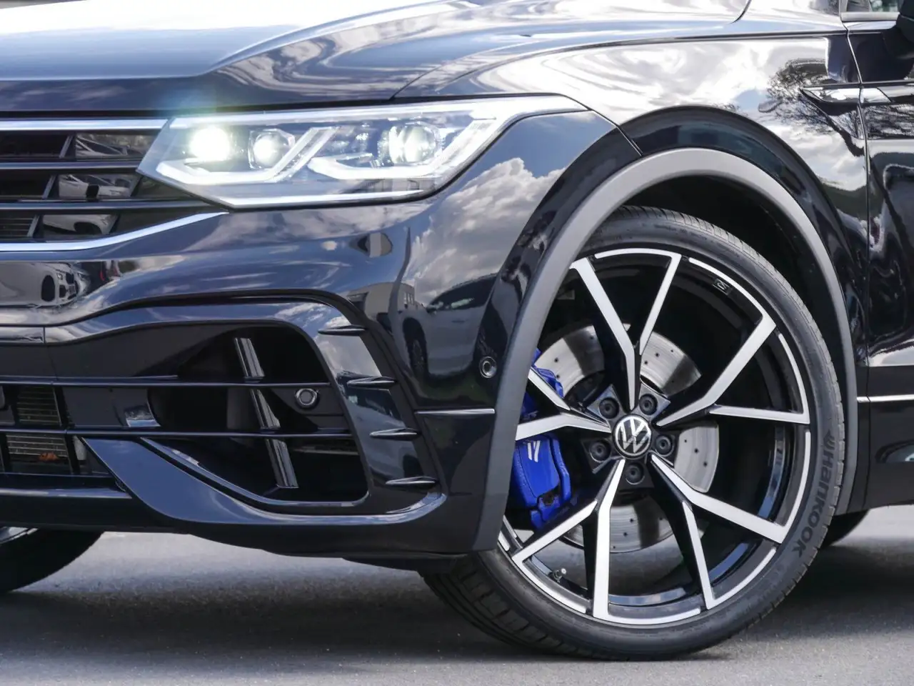 Volkswagen Tiguan 2.0 TSI R AHK Pano Matrix DCC 6