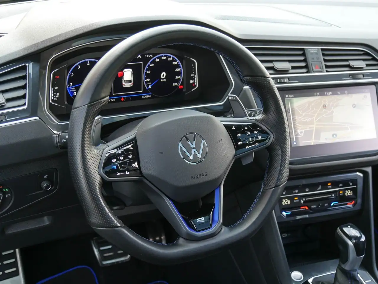 Volkswagen Tiguan 2.0 TSI R AHK Pano Matrix DCC 9