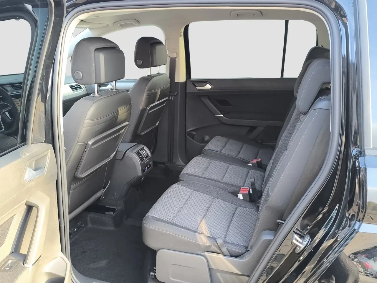 Volkswagen Touran 1.5 TSI DSG Comfortline AHK NAVI RFK 16