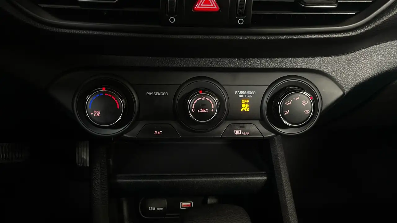 Kia Forte снимка Kia Forte