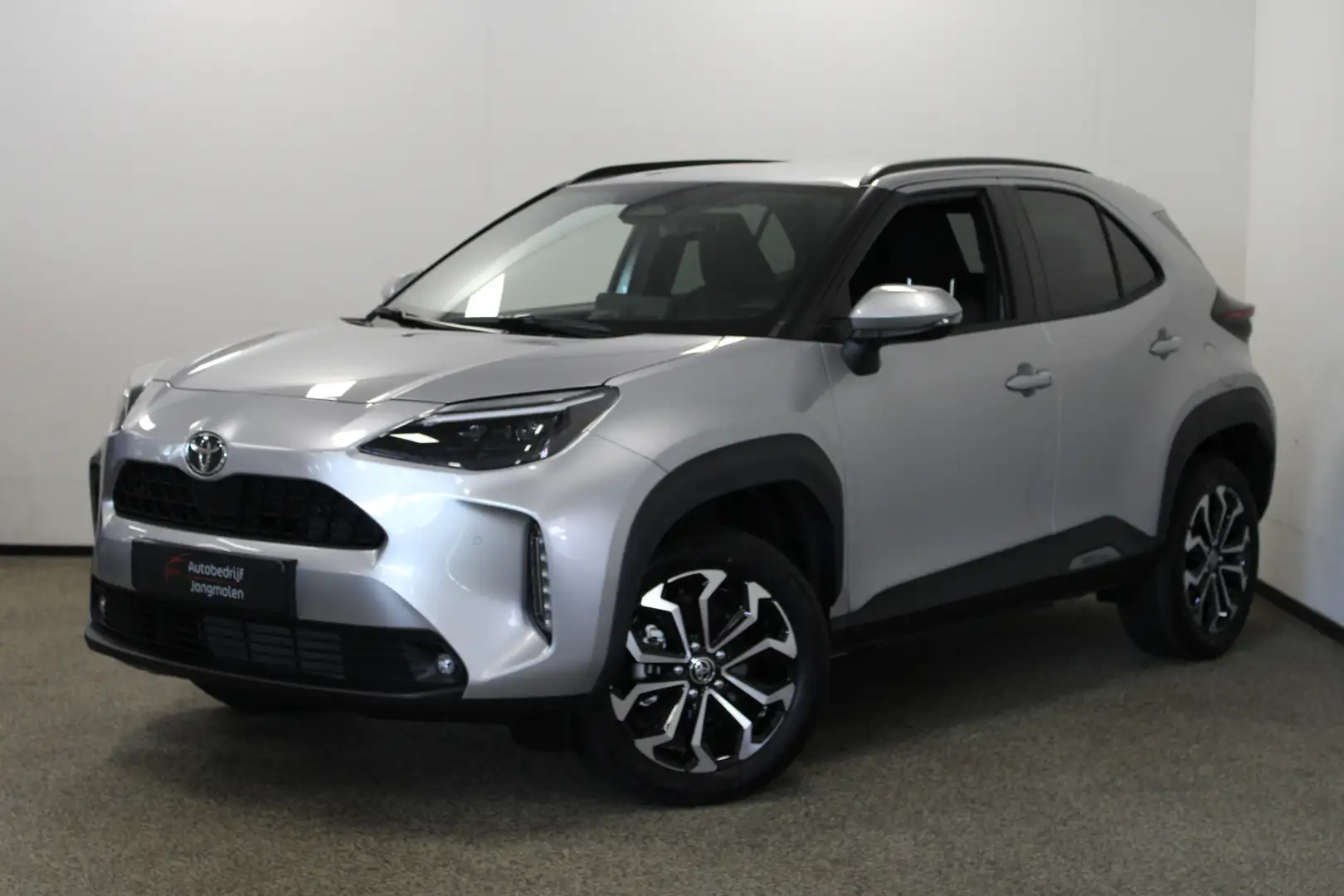 Toyota Yaris Cross 1.5 Hybrid 115 First Edition Grijs - 1