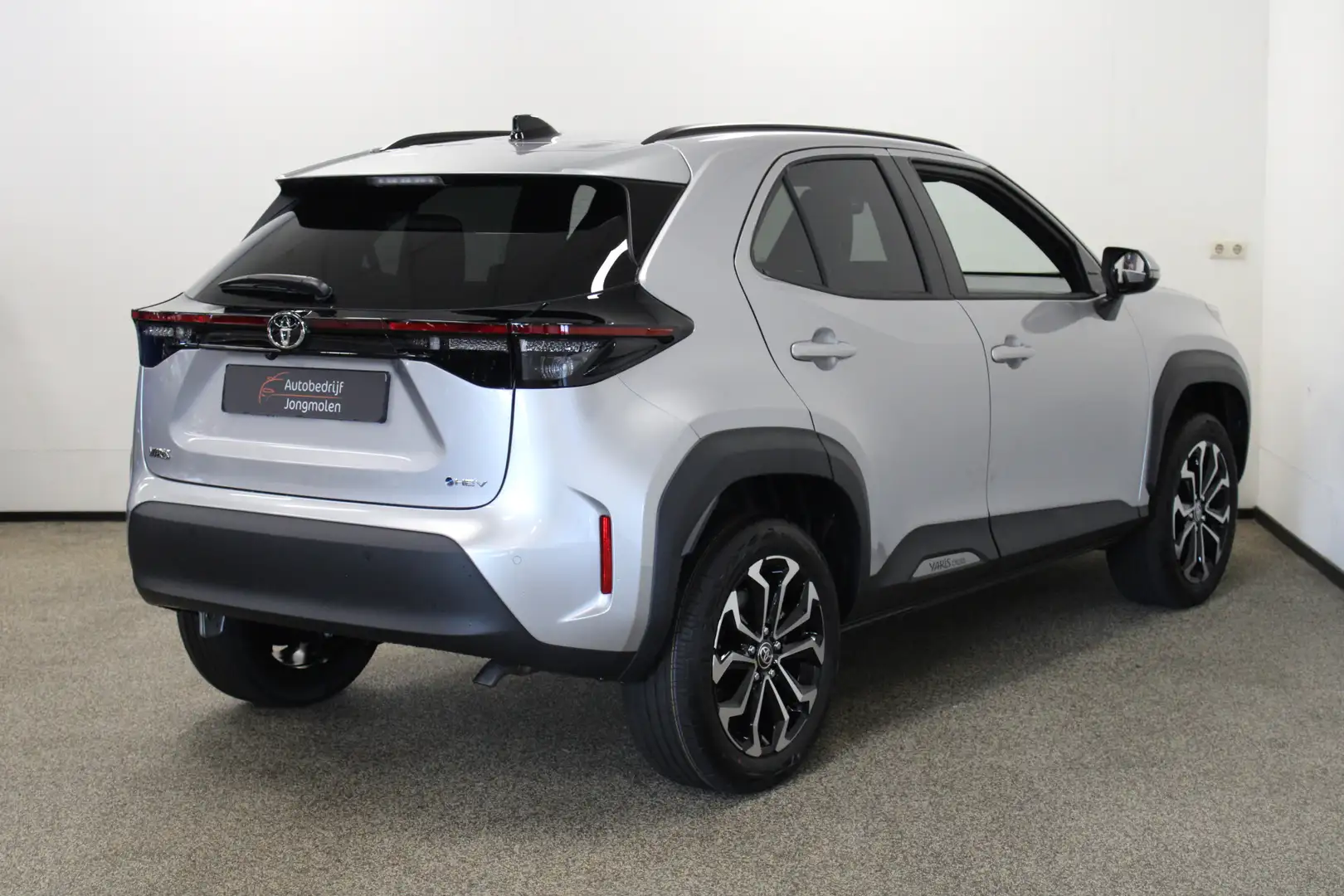 Toyota Yaris Cross 1.5 Hybrid 115 First Edition Grijs - 2