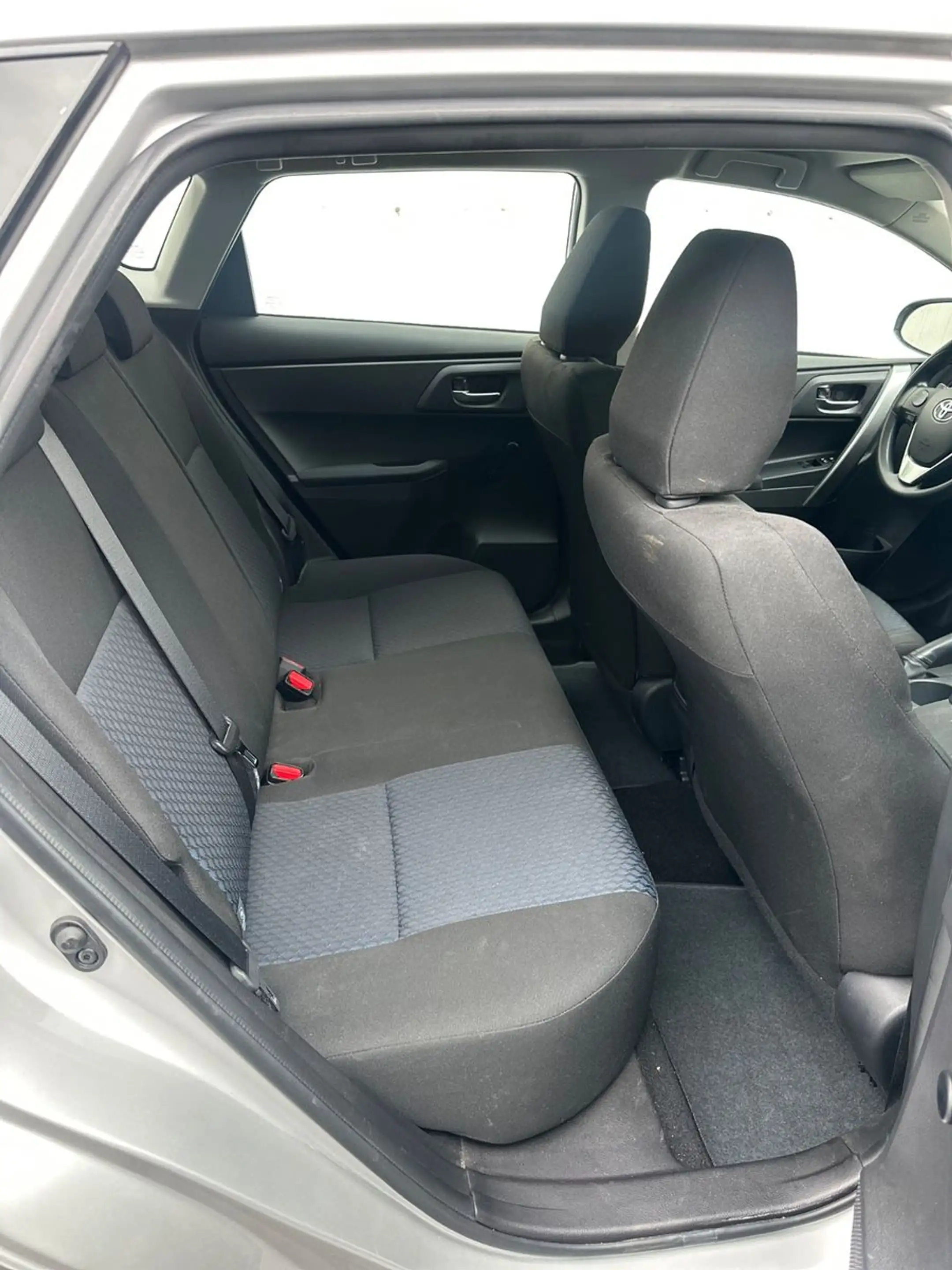 Toyota Auris 1.33-VVT-i 1 Besitzer — photo 11