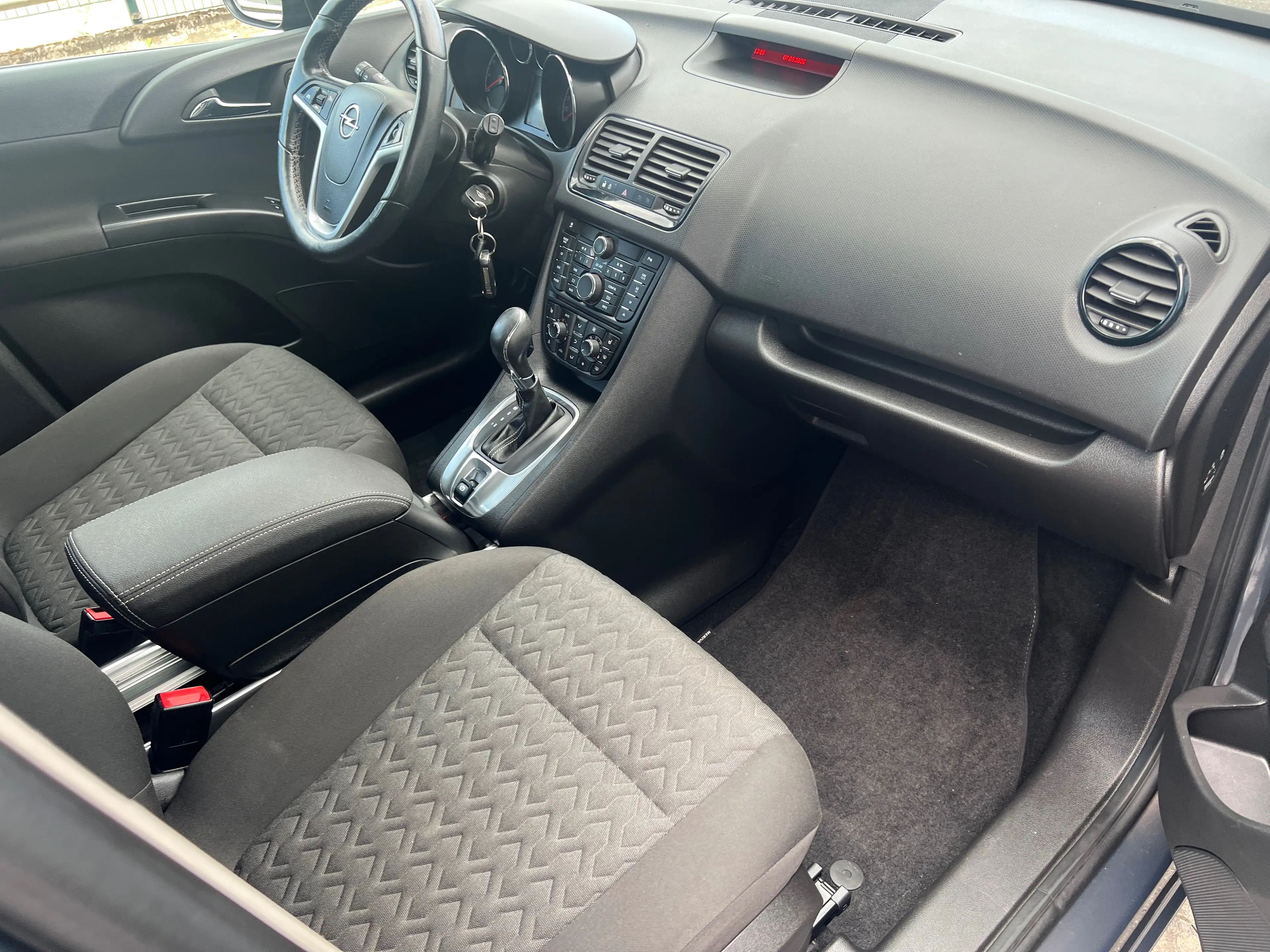 Opel Meriva Active Automatik — photo 9