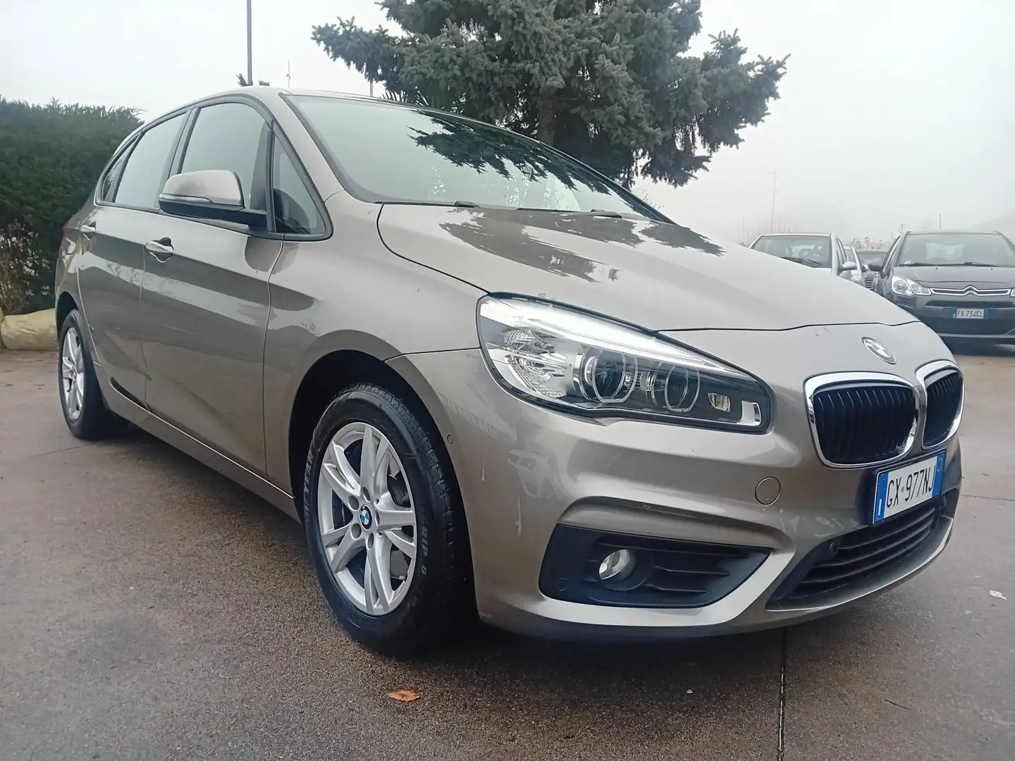 BMW 220 Serie 2 F45 2014 ActiveTourer220d xdrive Luxury au Gold - 2