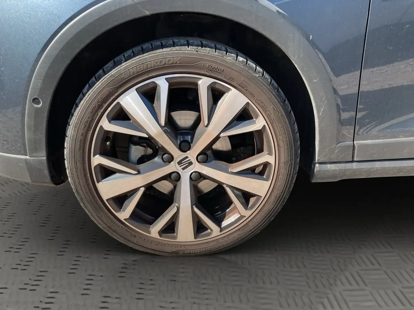 SEAT Arona 1,0 TSI Xperience Automatik NAVI/SHZ/PDC Grau - 2