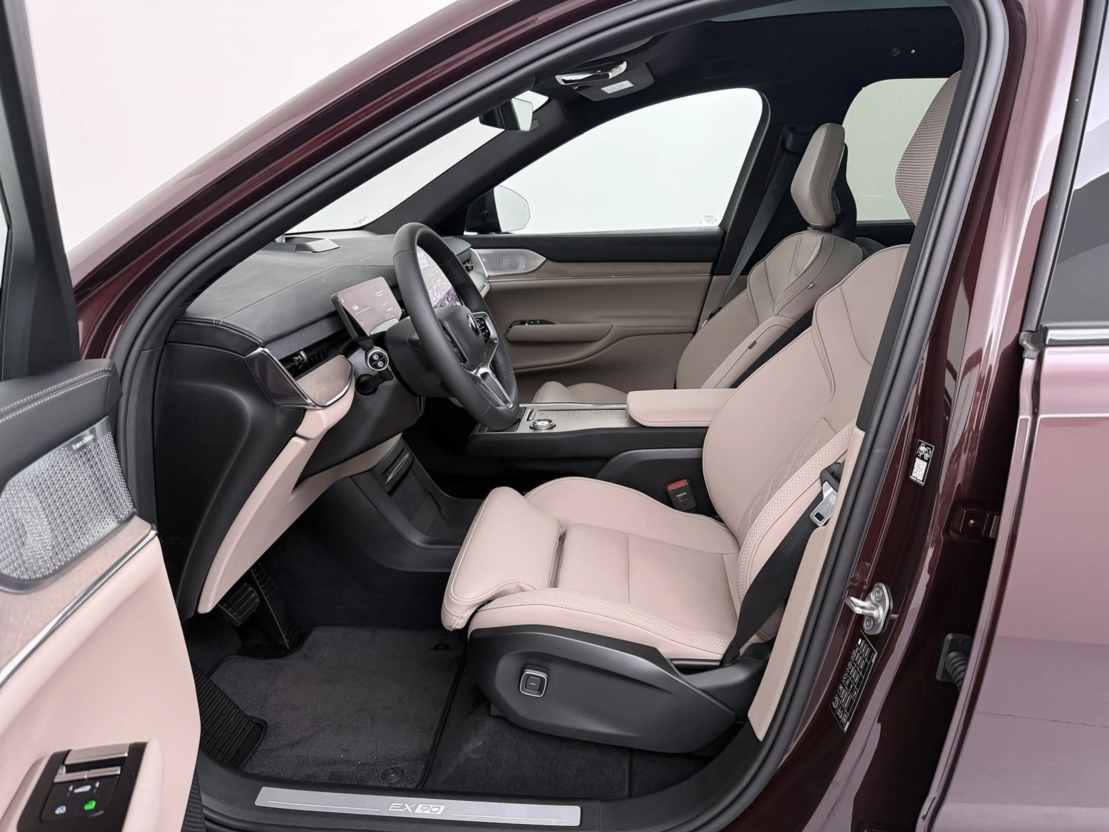 Volvo EX90 Plus Pure Electric AWD LED PANO 6-SITZER — photo 12