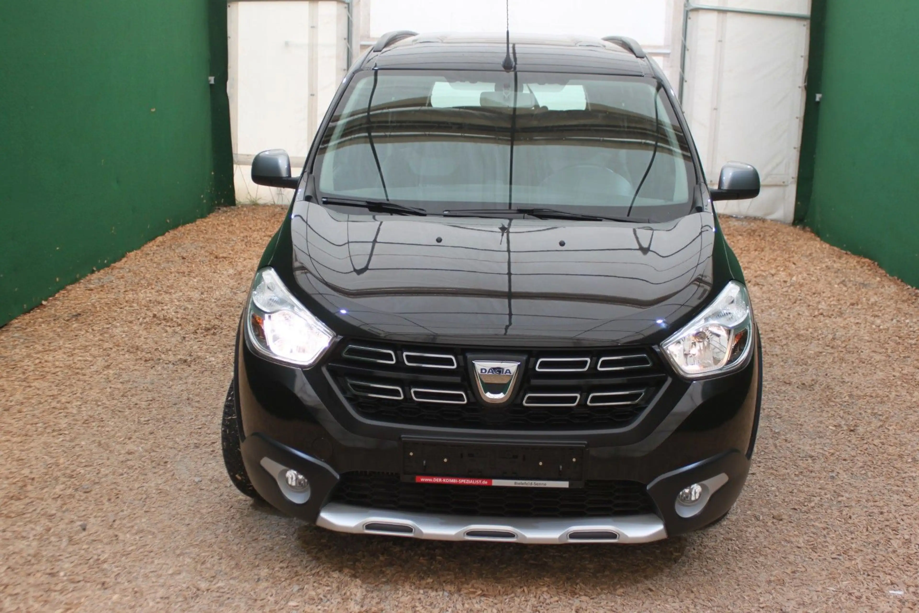 Dacia Lodgy Stepway 1.3/ 7-Sitzer/ Kamera/ Navi/ SHZ — photo 8