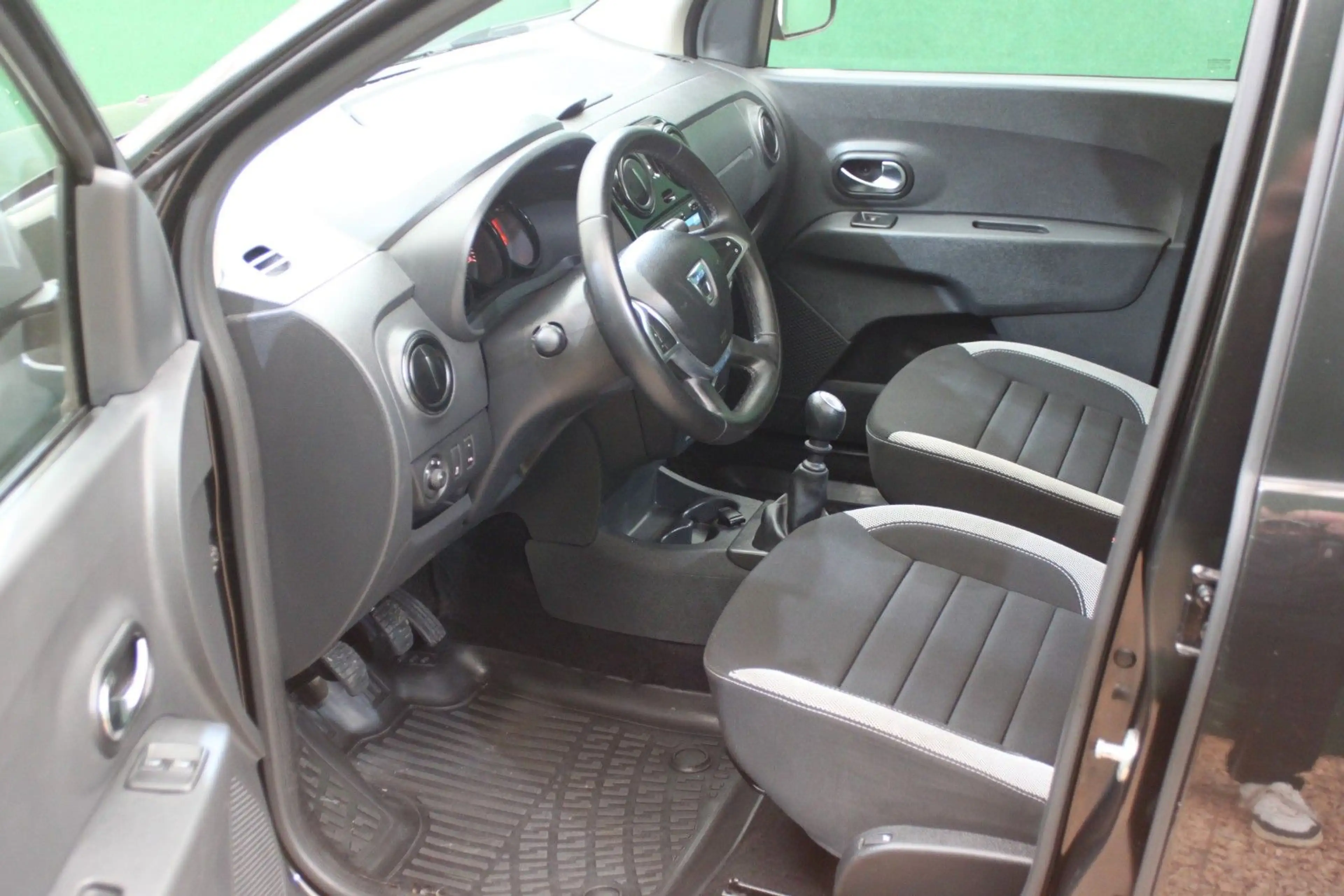 Dacia Lodgy Stepway 1.3/ 7-Sitzer/ Kamera/ Navi/ SHZ — photo 14