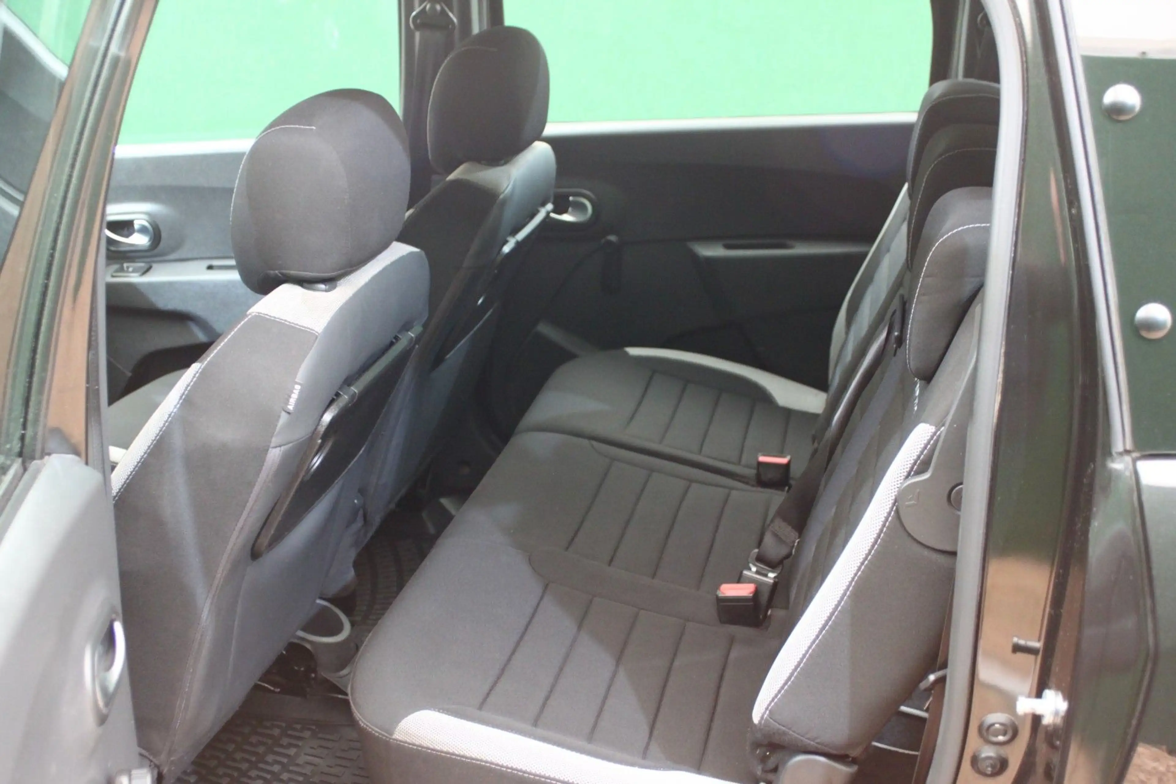Dacia Lodgy Stepway 1.3/ 7-Sitzer/ Kamera/ Navi/ SHZ — photo 12