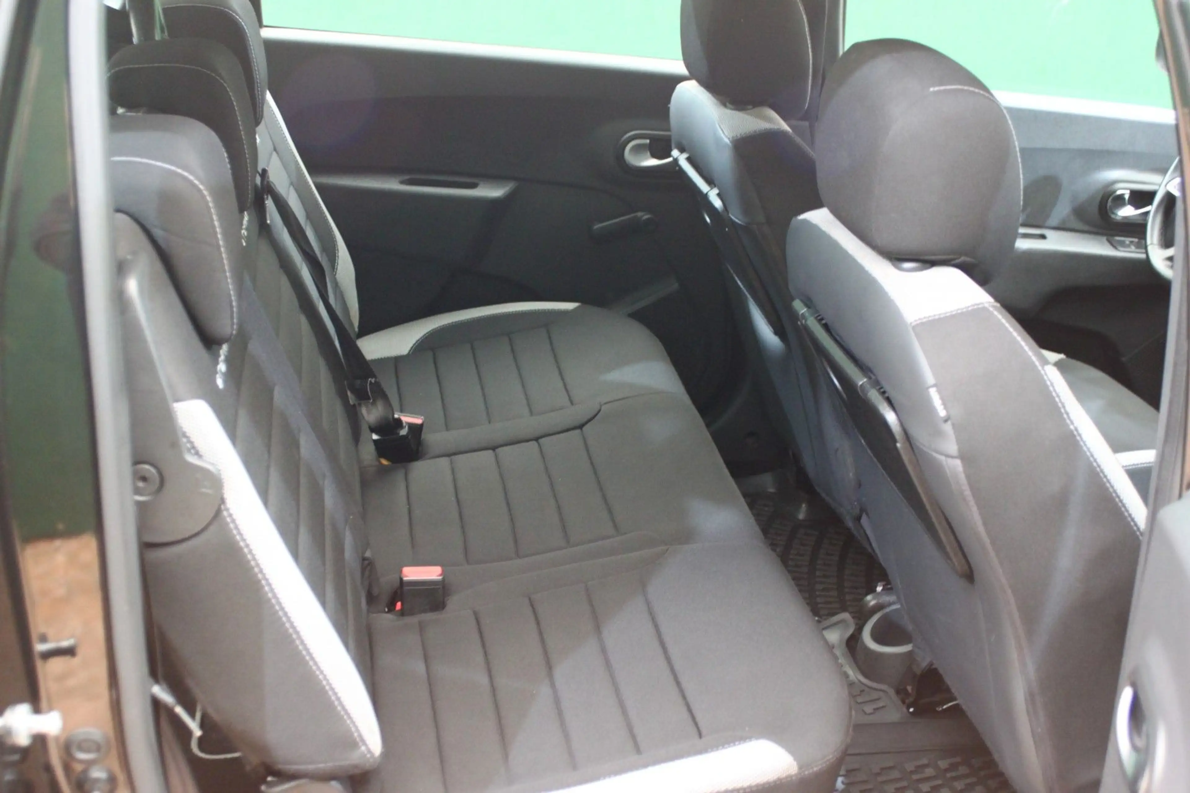 Dacia Lodgy Stepway 1.3/ 7-Sitzer/ Kamera/ Navi/ SHZ — photo 11