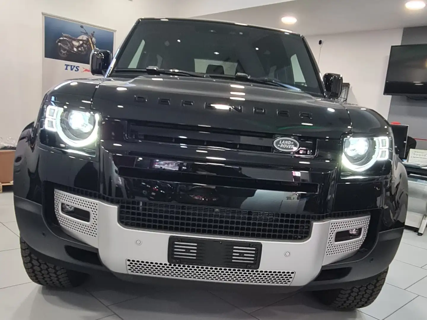 Land Rover Defender 90 30d i6 mhev S awd 200cv auto 5pti Noir - 2