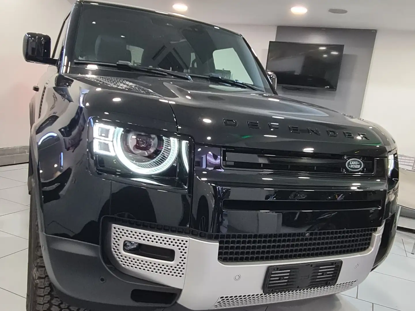 Land Rover Defender 90 30d i6 mhev S awd 200cv auto 5pti Noir - 1