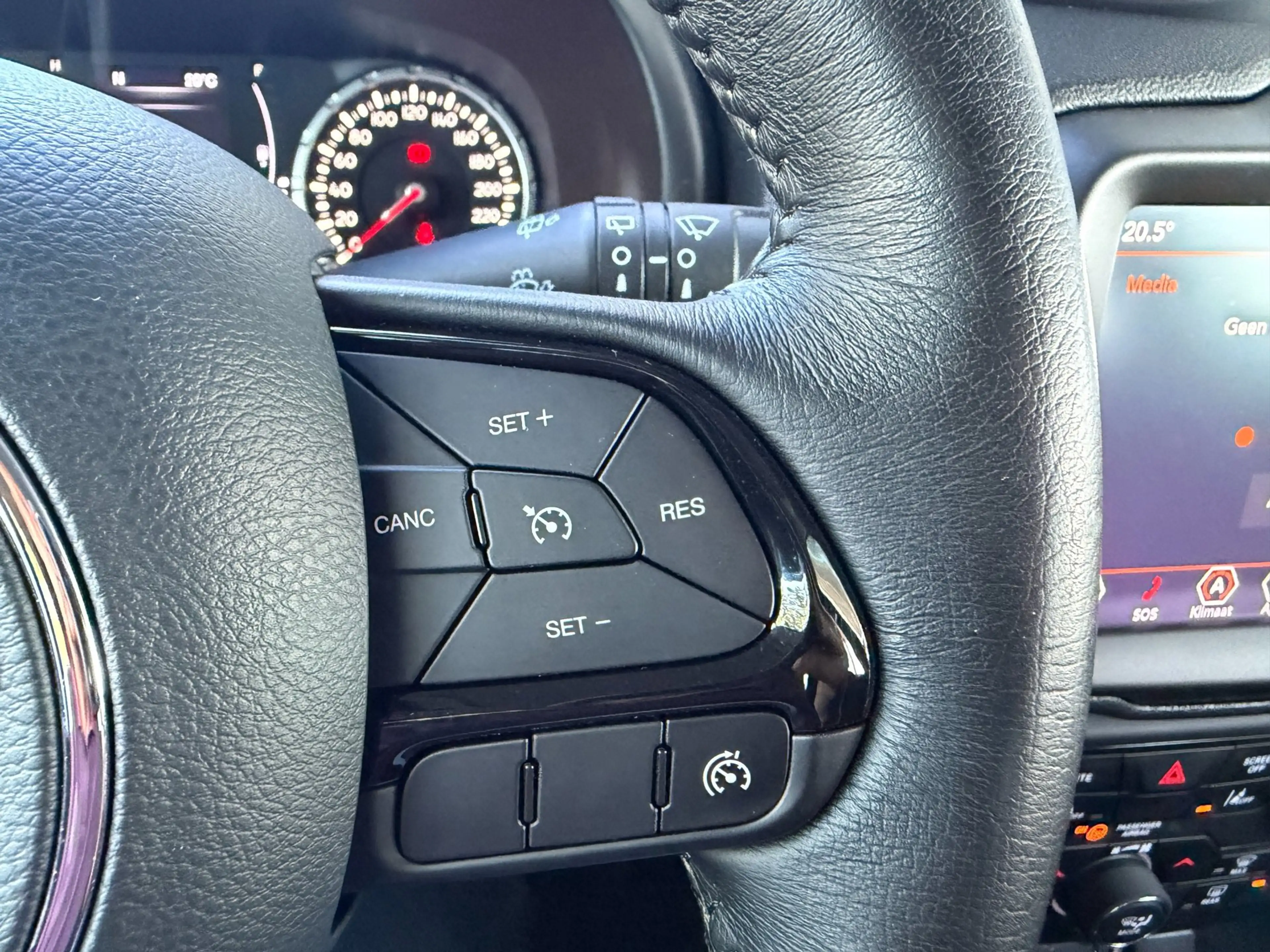 Jeep Renegade 1.0T-e Freedom, Navi, Cruise, DAB, Stoelverwarming — photo 20