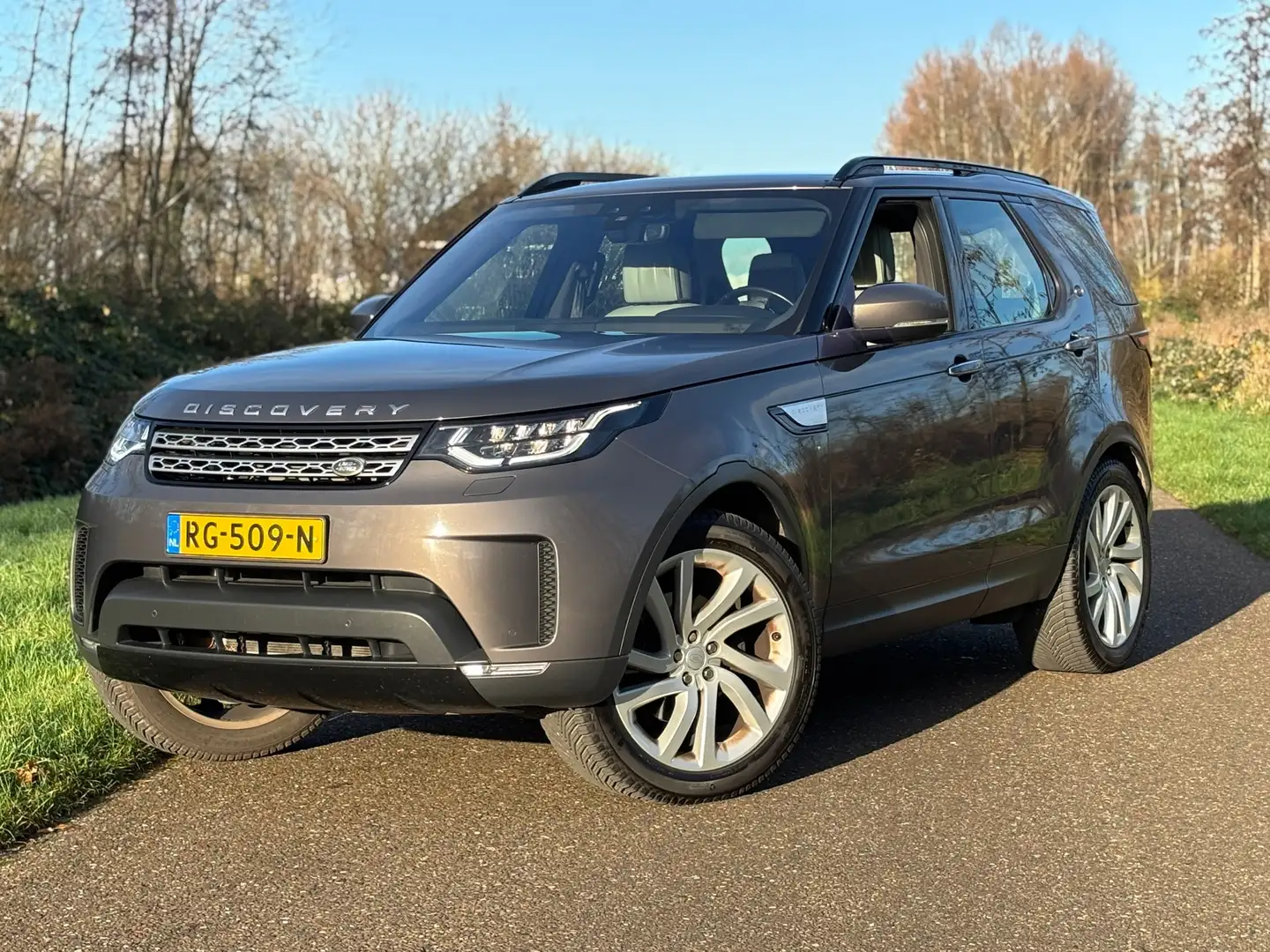 Land Rover Discovery 3.0 Td6 HSE Luxury 7p./Panodak/Camera/Leder/ Grau - 1