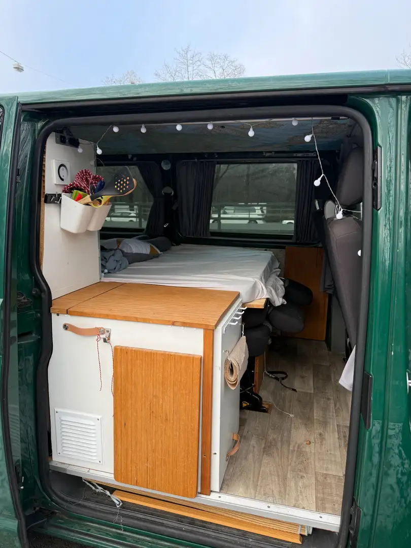 Volkswagen T5 VW T5 Camper mit Anhängerkupplung Grün - 2