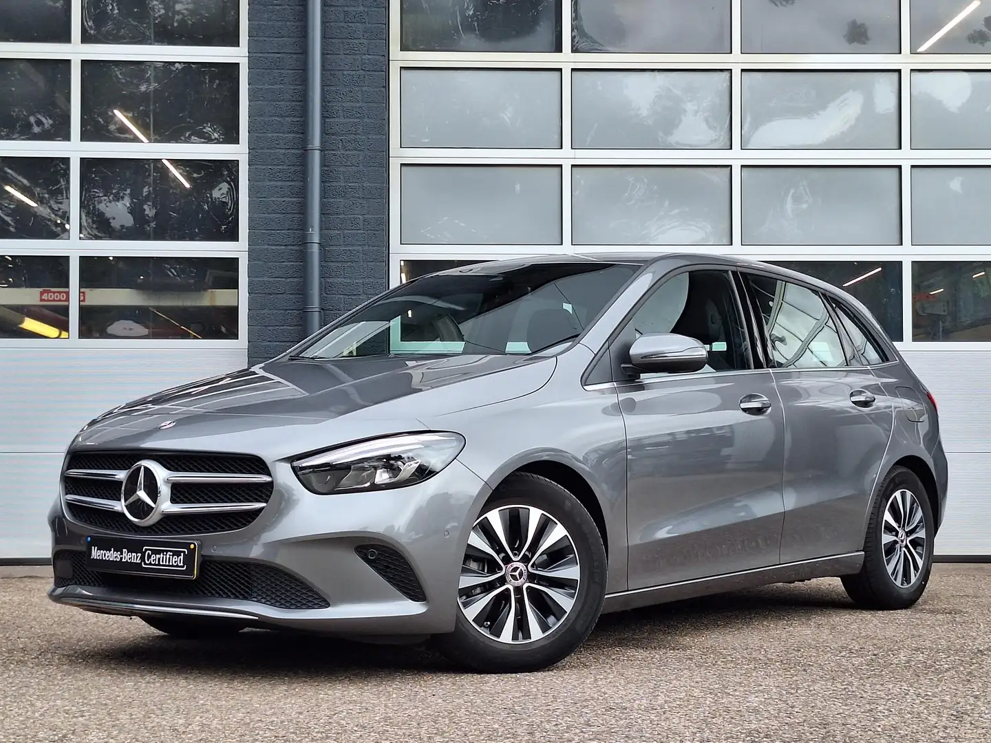 Mercedes-Benz B 180 Business Solution | Trekhaak | Widescreen | Stoelv Grijs - 2