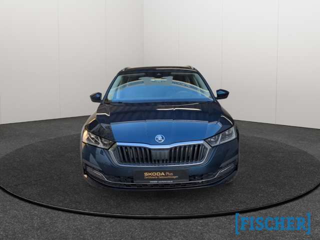 Skoda Octavia Combi 2.0TDI DSG Style Matrix Navi HUD Rear View A