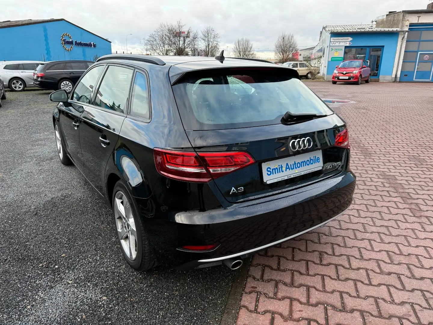 Audi A3 Sportback 30 TFSI sport Automatik Schwarz - 2