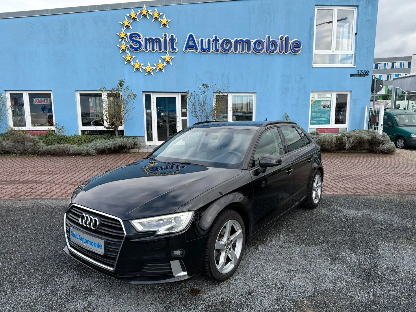 Audi A3 Sportback 30 TFSI sport Automatik Schwarz - 1