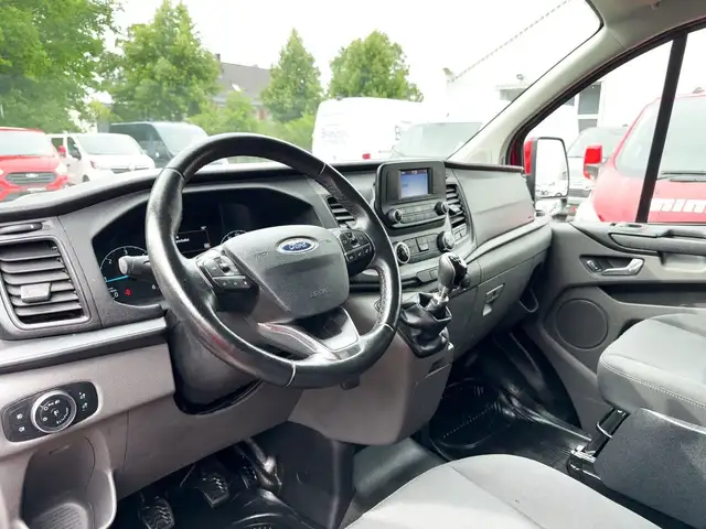 Ford Transit Custom view 9