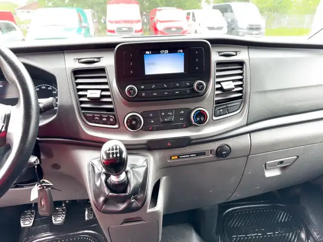 Ford Transit Custom view 11